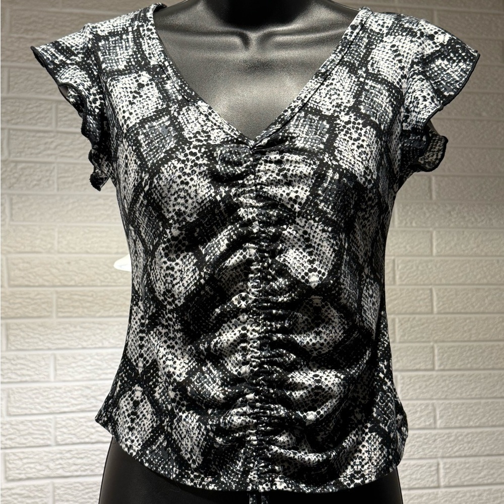 Dynamite Black and White Ruched Fitted Blouse